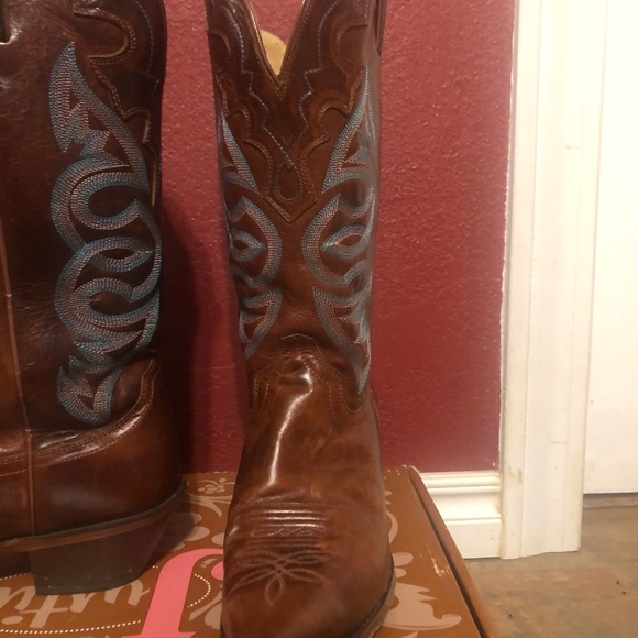 Womens Justin Boots for Sale. Size: 11. One scuff on toe but barely noticeable - Picture 4 of 6